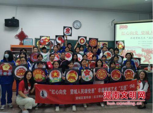 梦到被蛇追咬是什么征兆 女性游戏画面